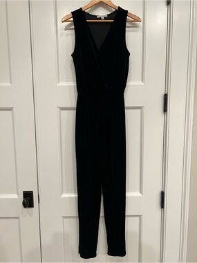 Green Envelope Black Velvet Sleeveless Jumpsuit